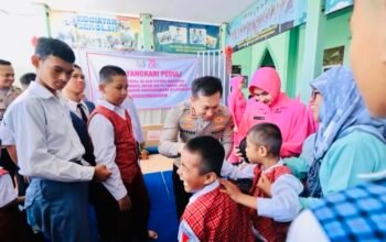 Bhayangkari Bojonegoro Gelar Bakti Sosial di SLB Putra Harapan