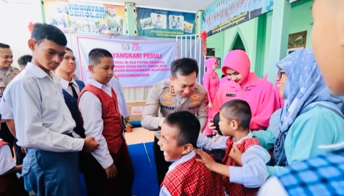 Bhayangkari Bojonegoro Gelar Bakti Sosial di SLB Putra Harapan