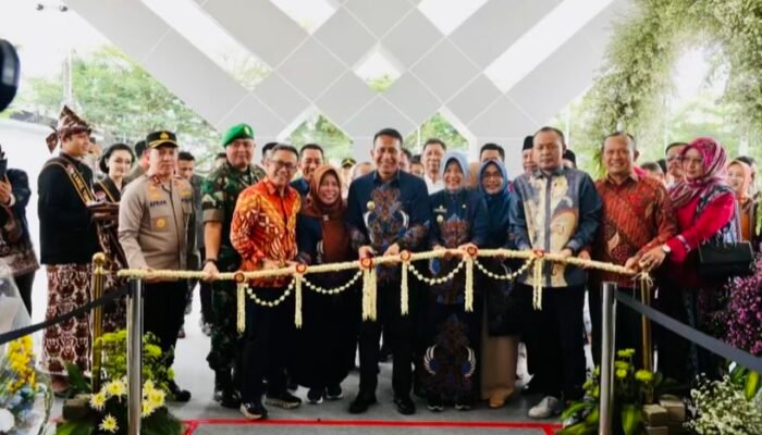 Bupati Bojonegoro Resmikan Gedung Baru BPR, Dorong Ekonomi Kerakyatan