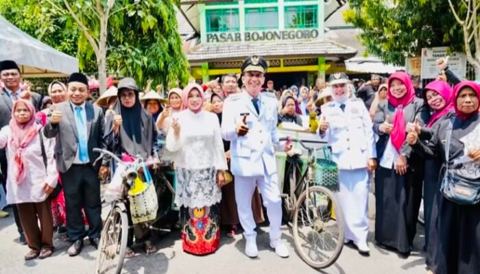HJB ke-348: Pemkab Bojonegoro Salurkan Bantuan Langsung ke 206 Pedagang Mlijo