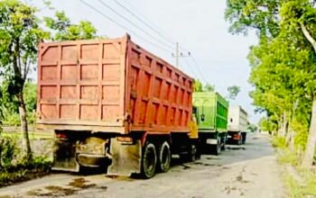 Anak-Anak Terancam, Truk Pasir Lewat Desa, Pemdes Kemamang Hanya Diam