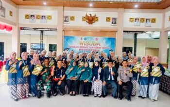 Wisuda SOTH BKB Emas Dahlia Sugihwaras Hasilkan Orang Tua Hebat
