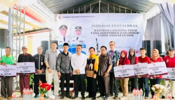 Bojonegoro Salurkan BLT DBHCHT 2025 Senilai Rp33,65 Miliar