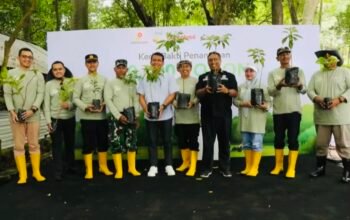 Bersama Warga, Bupati dan EMCL Tanam 30 Ribu Pohon di Kawasan Hulu Bojonegoro