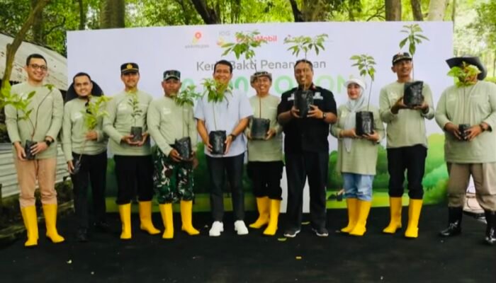 Bersama Warga, Bupati dan EMCL Tanam 30 Ribu Pohon di Kawasan Hulu Bojonegoro