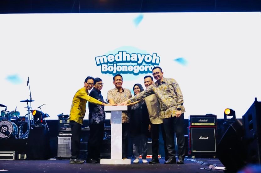 15794A7D 410A 4744 9A89 2AD99A3CE702