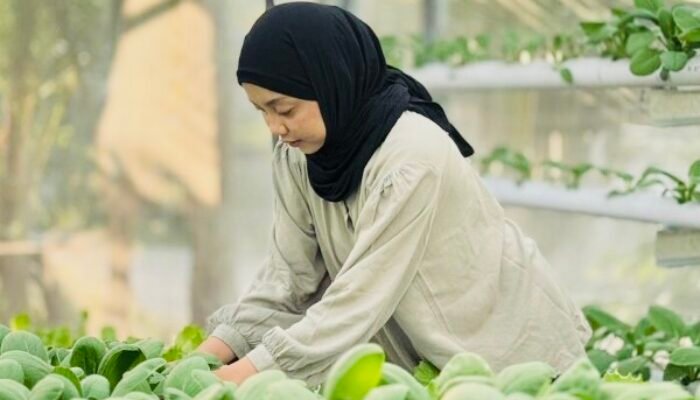 Isna Nur Rafidah: Pionir Pertanian Modern dari Desa Campurejo