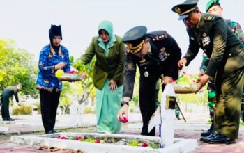 Peringati Hari Juang TNI AD ke-80, Kodim 0813 Bojonegoro Ziarah dan Tabur Bunga di TMP Kusuma Bangsa