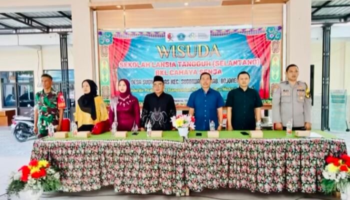 Desa Sugihwaras Gelar Wisuda Sekolah Lansia Tangguh