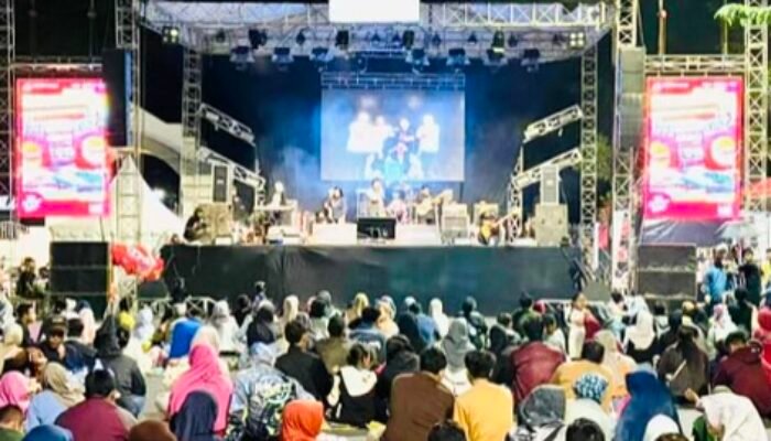 Rayakan Tahun Baru 2026, Warga Bojonegoro Gelar Doa Bersama dan Car Free Night di Alun-Alun