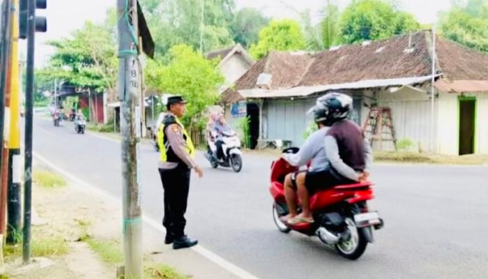 Polsek Sugihwaras Gelar Program ‘Sapa Pagi’ demi Kelancaran Lalu Lintas