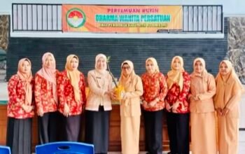 DWP Bojonegoro Salurkan Bibit Bougenville ke Dinas Pendidikan