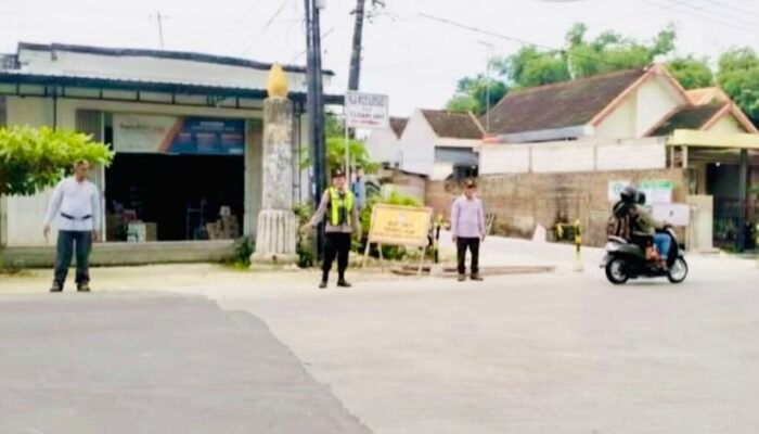 Polsek Kepohbaru Siagakan Personel di Titik Rawan Macet