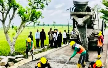Bupati Bojonegoro Wahono Tinjau Proyek BKKD di Mulyoagung