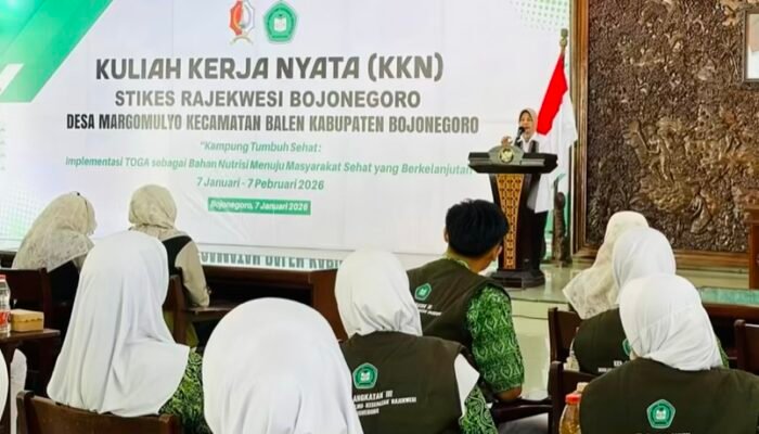 Sinergi Pemkab Bojonegoro dan STIKES Rajekwesi Lewat KKN