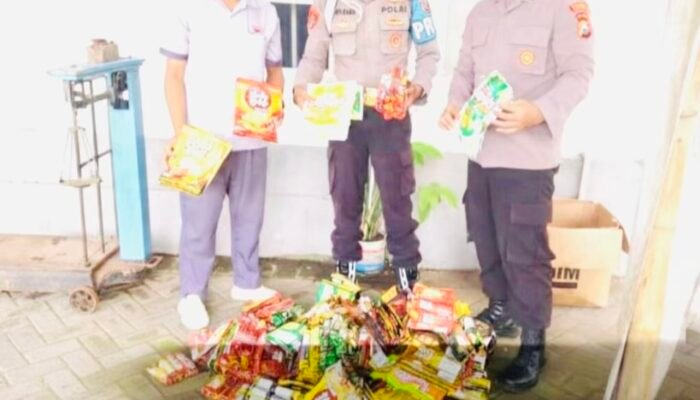 Polsek Balen Awasi Pemusnahan Satu Kwintal Produk Kedaluwarsa di PT INP Bojonegoro