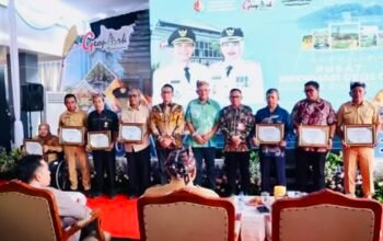 Bupati Bojonegoro Beri Penghargaan 7 Tokoh Pelestari Geopark