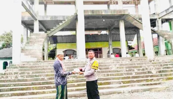 Bhabinkamtibmas Desa Bubulan Tunjukkan Kepedulian ke Warga