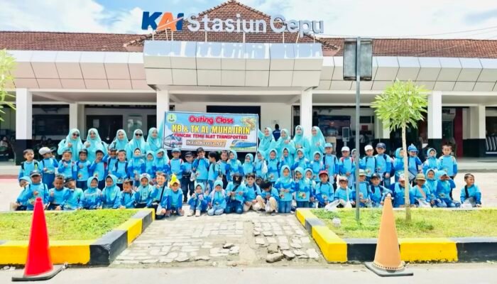 PAUD Al-Muhajirin Bojonegoro Antusias Naik Kereta Api ke Cepu