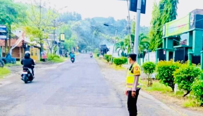 Polsek Gondang, Bojonegoro Gelar Sapa Pagi Atur Lalu Lintas