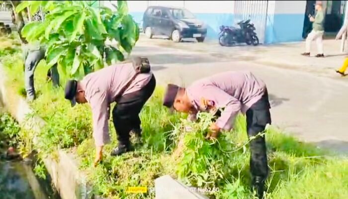 Tiga Pilar Kalitidu Bersihkan Saluran Air, Cegah Banjir di Bojonegoro