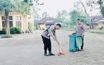 Kerja Bakti Polsek Padangan Bojonegoro untuk Lingkungan Sehat