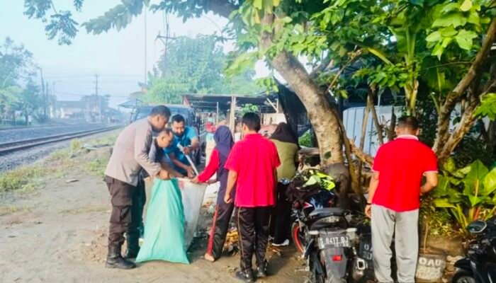 Kegiatan Bakti Sosial TNI-Polri di Kelurahan Sumbang Bojonegoro
