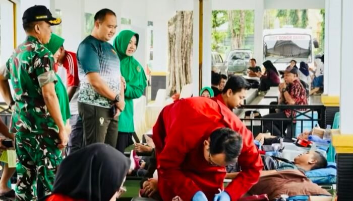 Peringati HUT ke-80 Persit KCK, Kodim 0813 Bojonegoro Gelar Bakti Sosial di Alun-Alun