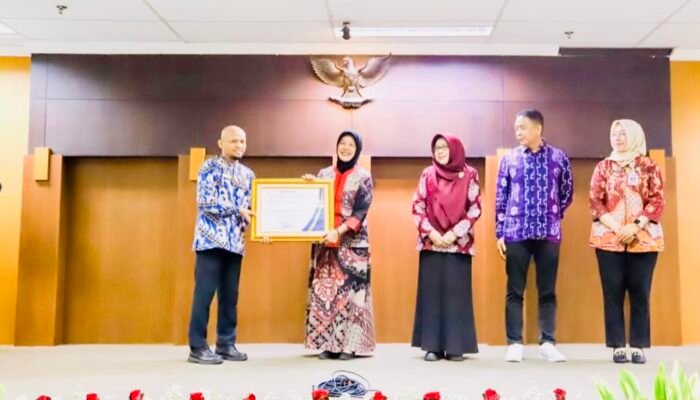 Pemkab Bojonegoro Raih Penghargaan Ombudsman  Jawa Timur