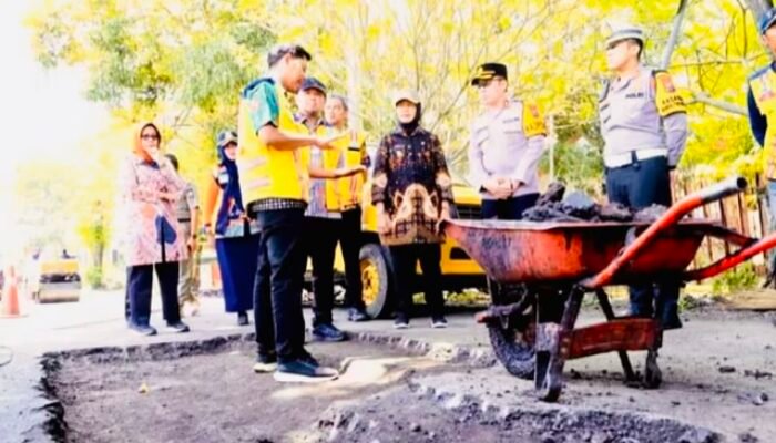 Wakil Bupati dan Kapolres Bojonegoro Tinjau Jalan Rusak, Ini Tanggapannya