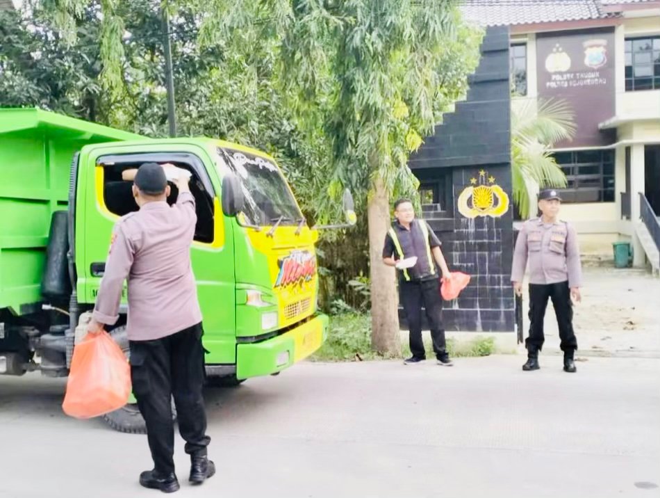 09B9F6F8 0381 48E2 8E8D 47FC9CDF314C