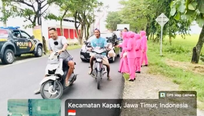 Polsek Kapas Bojonegoro Bagikan Takjil Gratis di Bulan Ramadan