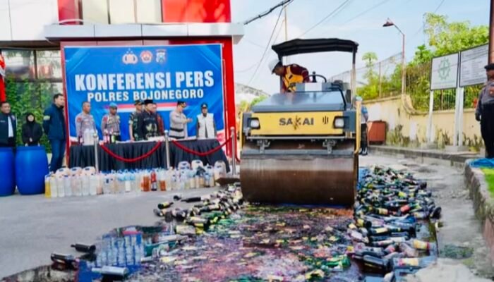 Konferensi Pers Operasi Pekat Semeru 2026: Polres Bojonegoro Sita Ratusan Liter Miras
