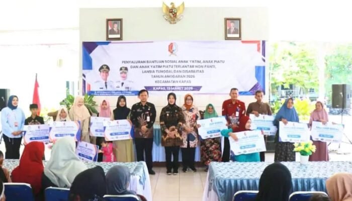 Wakil Bupati Bojonegoro Bagikan Batuan untuk Anak Yatim Dan Lansia di Kapas