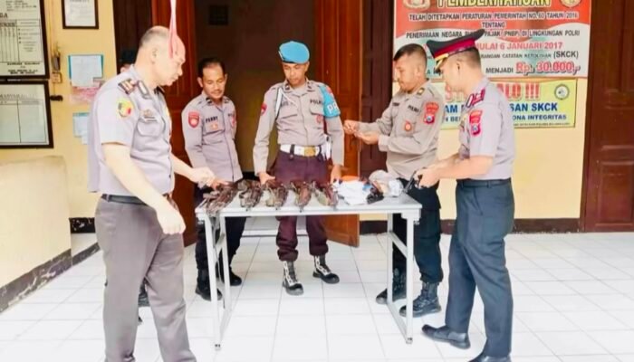 Polsek Padangan Bojonegoro Cek Senjata Api Dinas