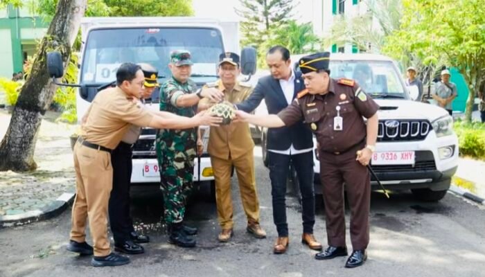 Bupati Bojonegoro Serahkan 107 Kendaraan Operasional KDMP