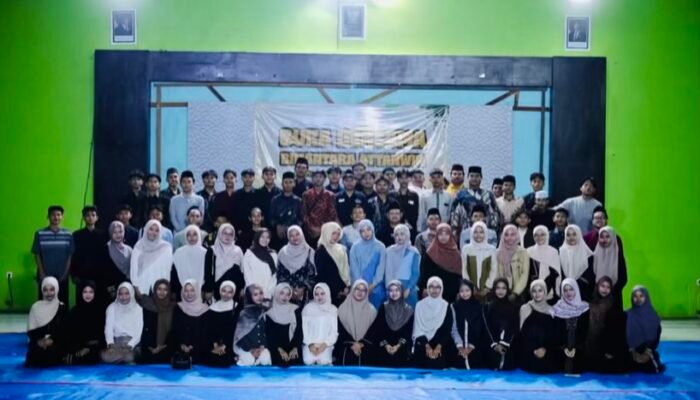 Alumni MAI Attanwir Angkatan 2025 Gelar Buka Bersama dan Bakti Sosial.”