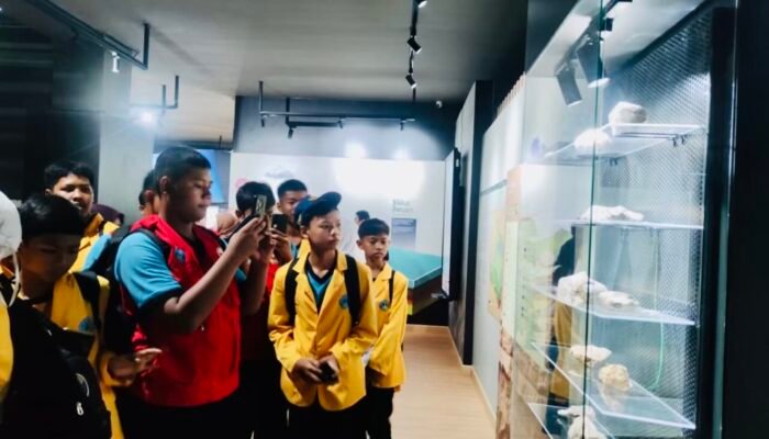 Siswa SMPN 1 Purwosari Jelajahi Geopark Bojonegoro