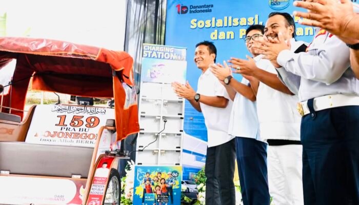 Dukung Transportasi Ramah Lingkungan, Bupati Bojonegoro Resmikan Fasilitas BECAKERS