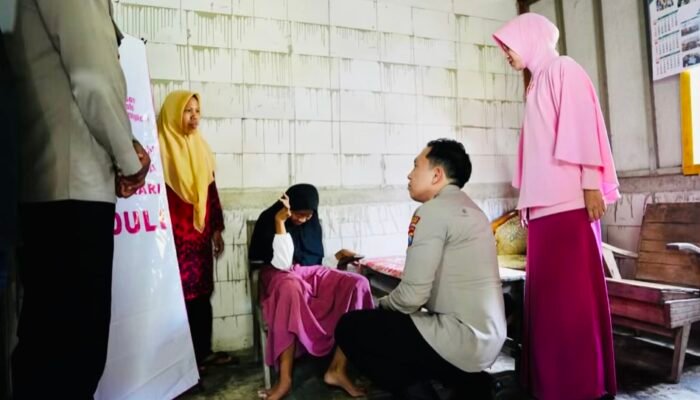 Kapolres Bojonegoro Sambangi Siswa Disabilitas di Trucuk