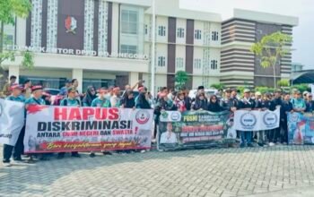 Tuntut Kesetaraan Status, Ratusan Guru Swasta dan Madrasah Bojonegoro Serbu Jakarta