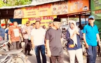 Kunjungan Prof. Dr. Zainuddin Maliki di Pasar Desa Sumberrejo