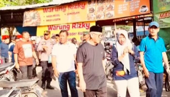 Kunjungan Prof. Dr. Zainuddin Maliki di Pasar Desa Sumberrejo