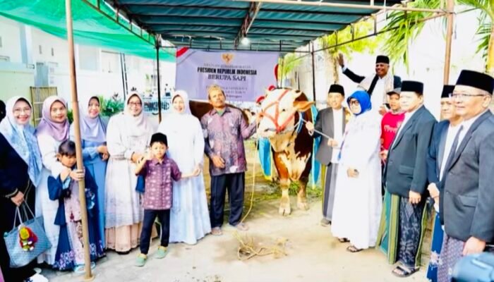 Nurul Azizah Sholat Idul Adha Bersama Warga di Masjid Babussofa