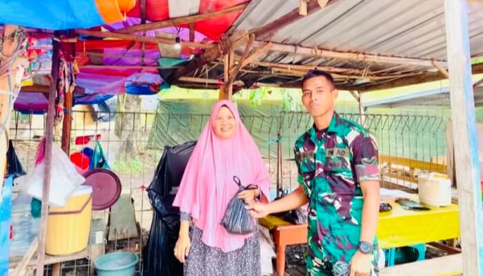 TNI Yonif TP 885/Belibis Putih Bagikan Daging Kurban untuk Warga Bojonegoro