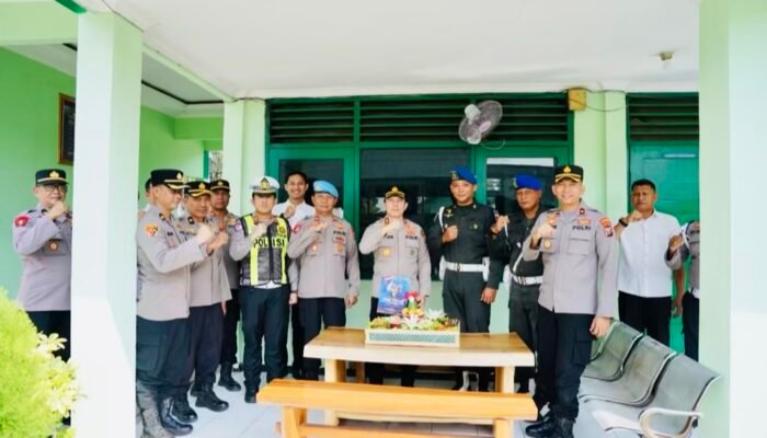 Momen Hangat Kapolres Bojonegoro Beri Kejutan Manis di HUT POMAD ke-80
