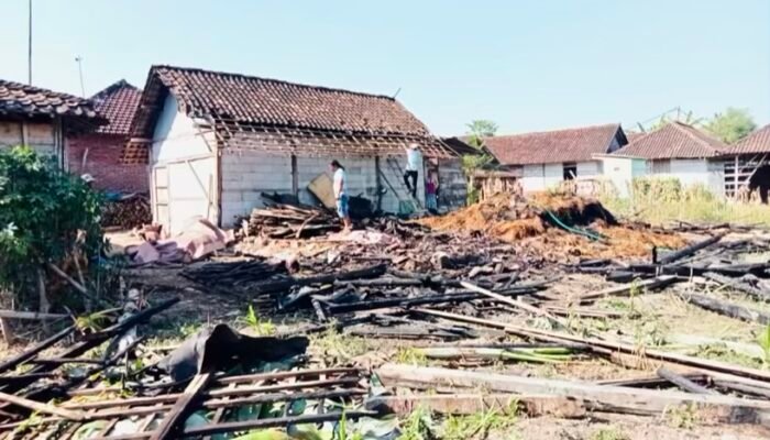 Lupa Cek Tungku, Kebakaran Dapur di Kesongo Bojonegoro Picu Kerugian Rp35 Juta