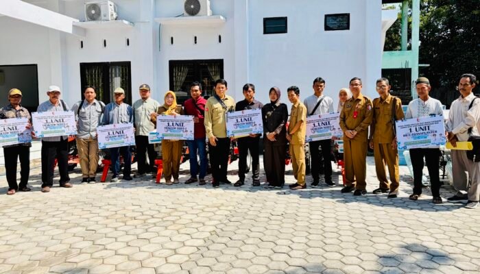 Pemkab Bojonegoro Salurkan Bantuan 8 Unit Alsintan untuk Dongkrak Hasil Panen Petani