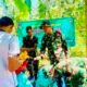 Perkuat Ketahanan Pangan, Prajurit Yonif TP 885/Belibis Putih Bantu Petani Bojonegoro Panen Jagung