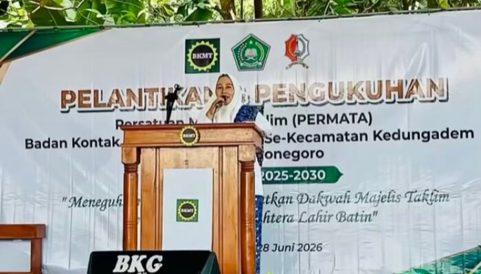 Wakil Ketua DPRD Bojonegoro Hj. Mitroatin di Pelantikan BKMT Kedungadem: Buktikan Kepercayaan dengan Pelayanan Terbaik